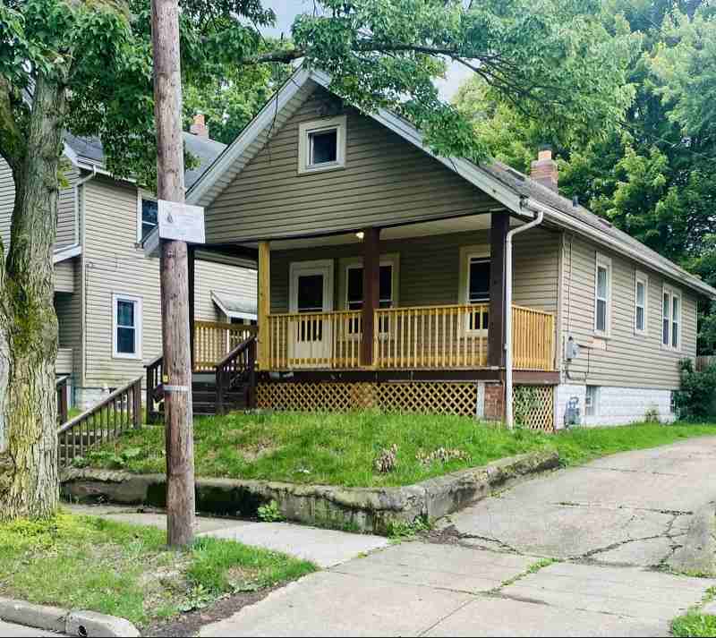 1036 Neptune Ave - Photo 2 of 19