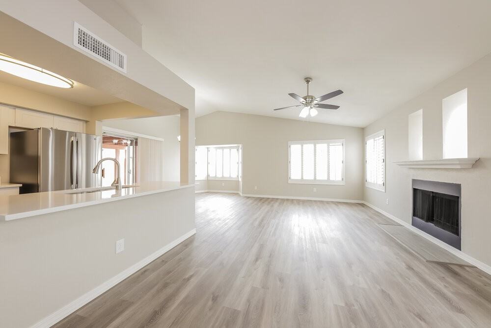 8810 W Grovers Ave - Photo 4 of 16