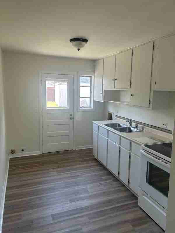 3007 Curtis Dr #B - Photo 3 of 8