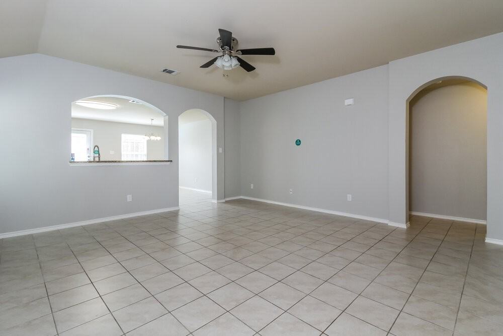 1402 Copper St - Photo 3 of 16