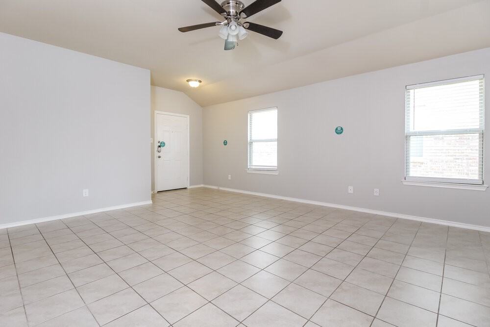 1402 Copper St - Photo 5 of 16