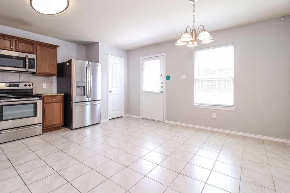 1402 Copper St - Photo 7 of 16