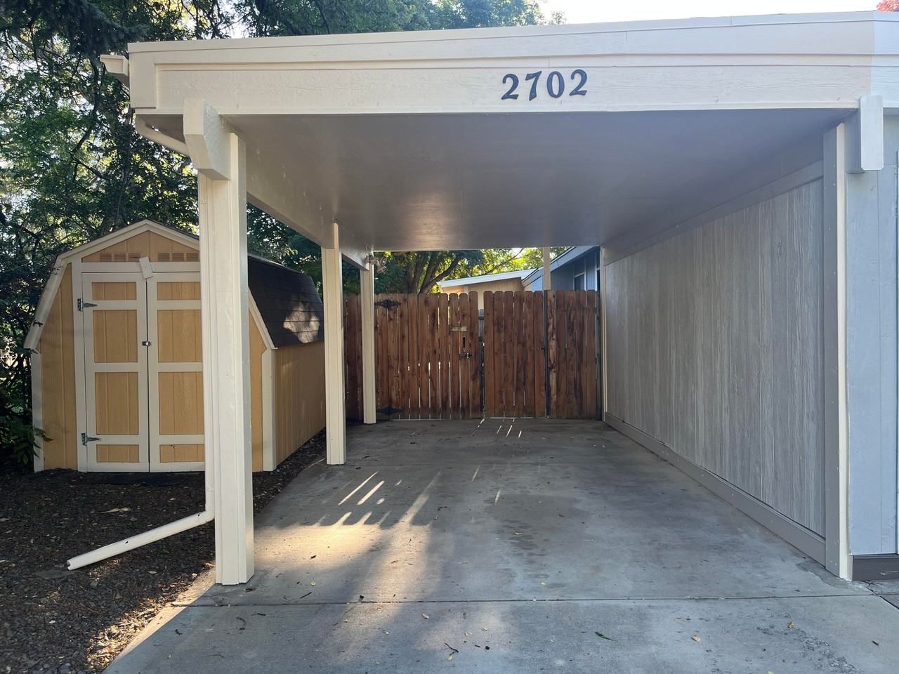 2702 Parklake Ct - Photo 2 of 16