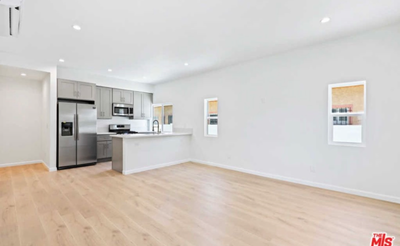 5234 W 20th St Lowr - Photo 4 of 12