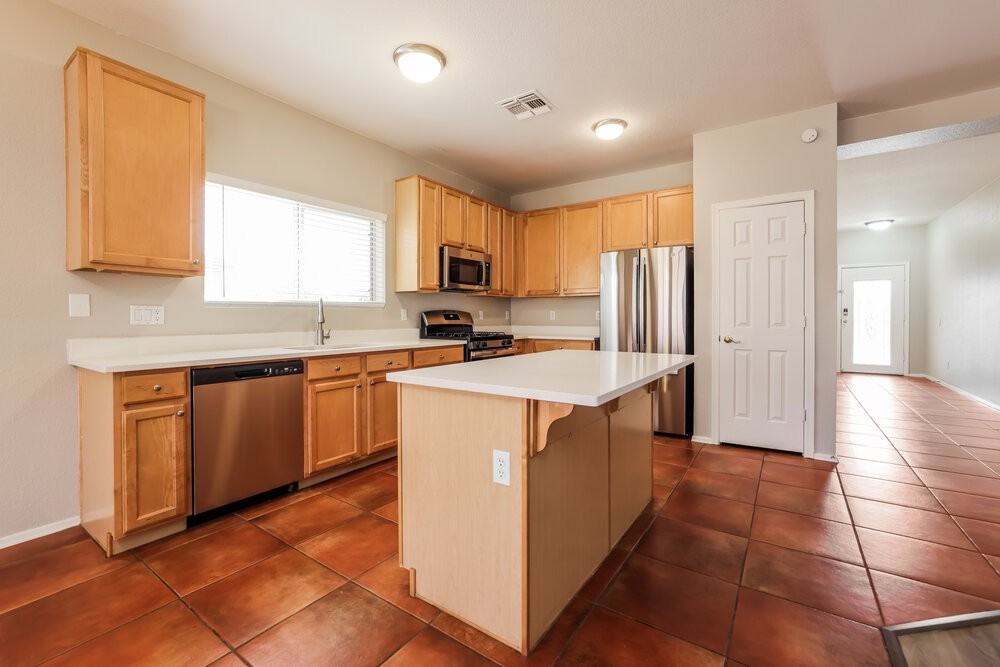 10833 S Camino San Clemente - Photo 7 of 16