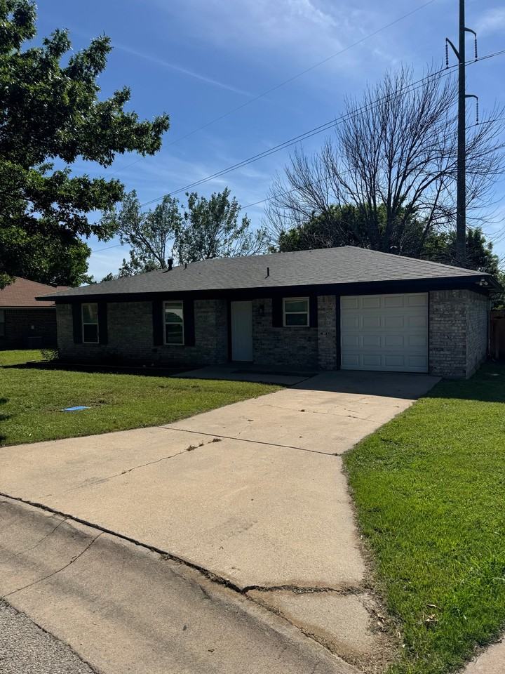 821 Vernon Ct - Photo 2 of 20