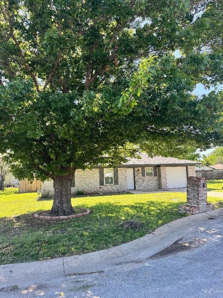 821 Vernon Ct - Photo 4 of 20