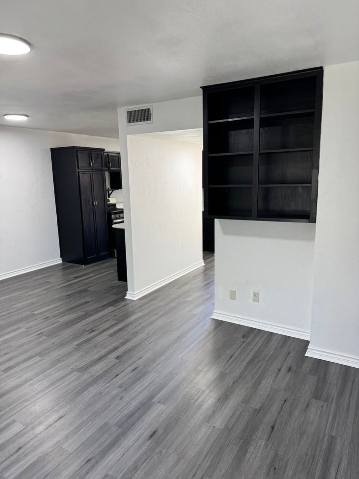 821 Vernon Ct - Photo 6 of 20