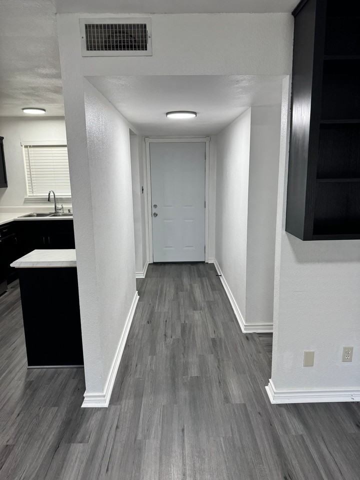 821 Vernon Ct - Photo 7 of 20