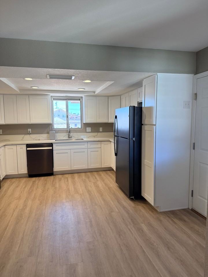 1785 Beavertail Dr - Photo 4 of 16