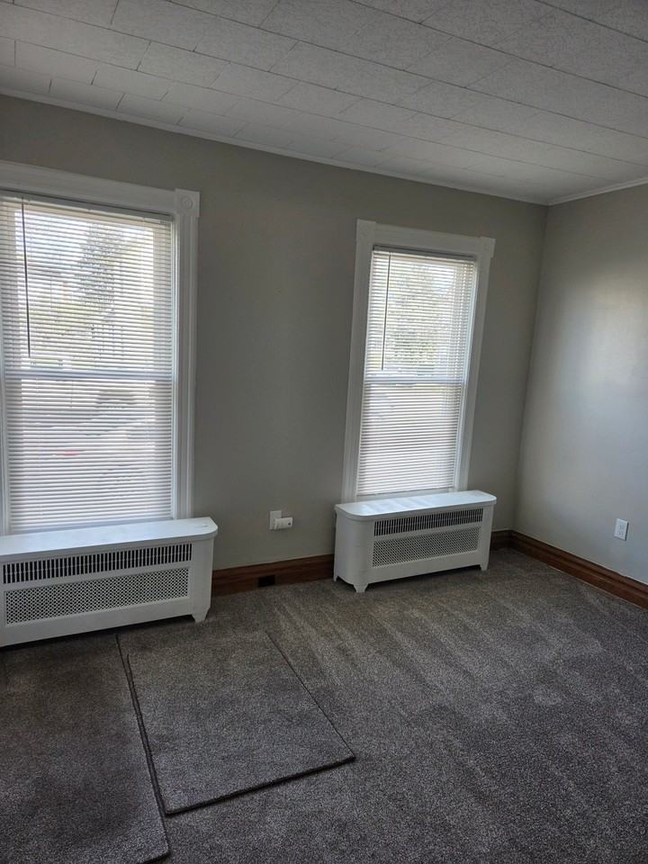 58 Rensselaer Ave #1stFL - Photo 6 of 16