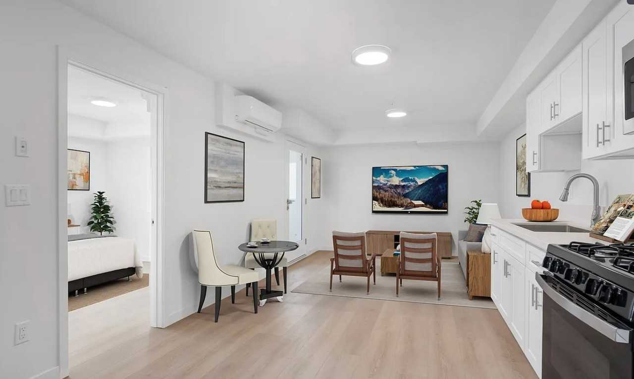 2424 Michigan Ave #103