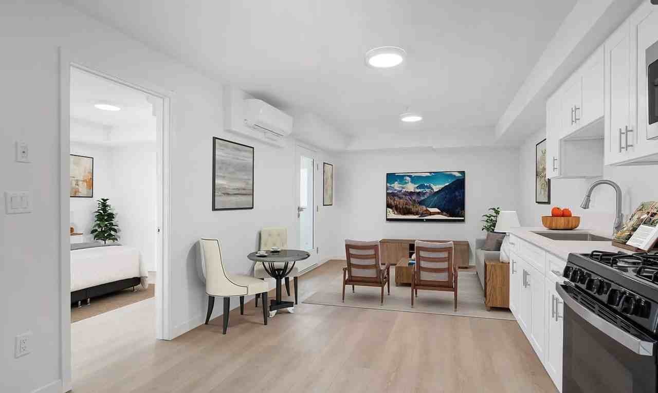 2424 Michigan Ave #302