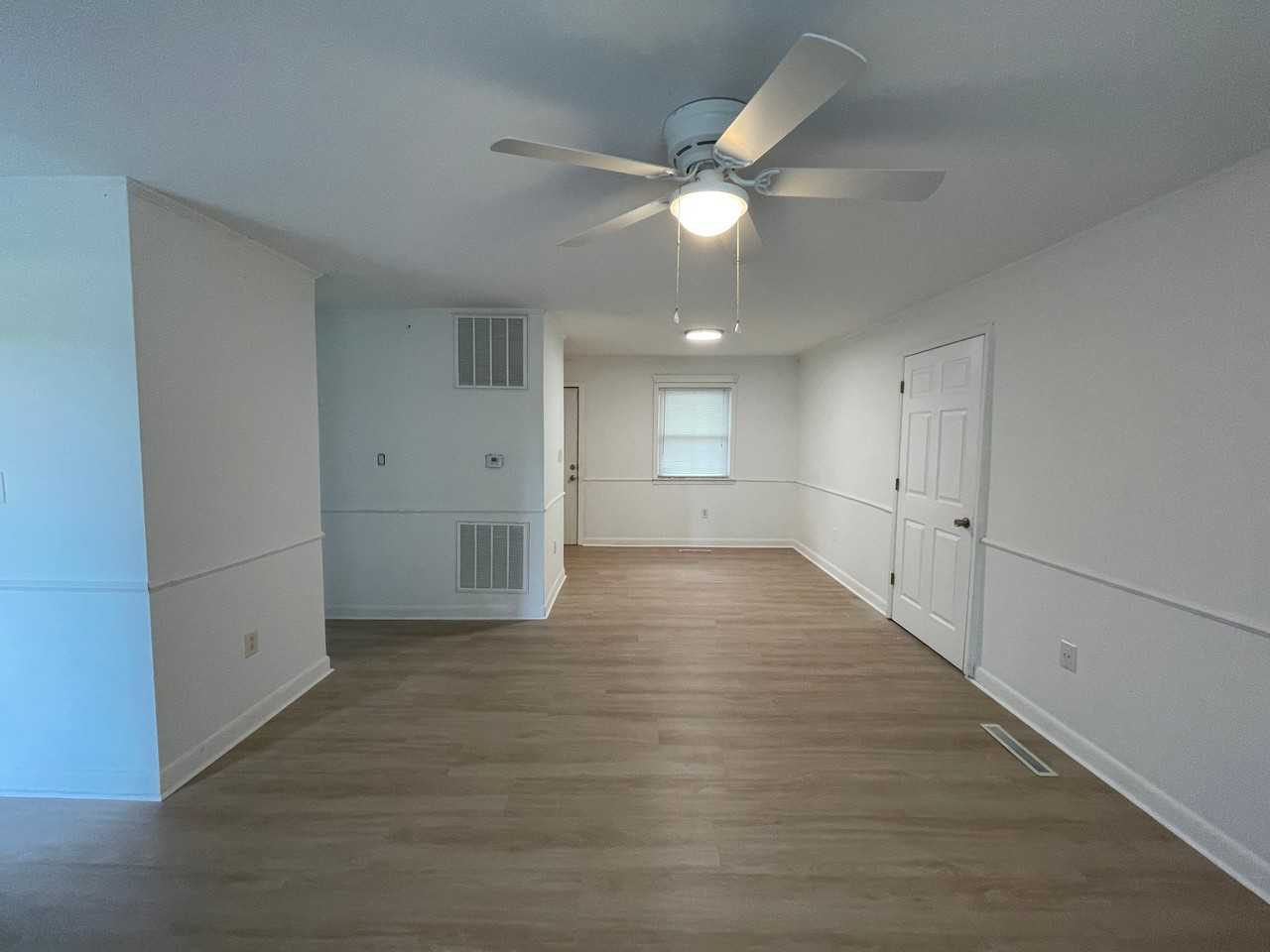 93 Landsdown Dr - Photo 2 of 10