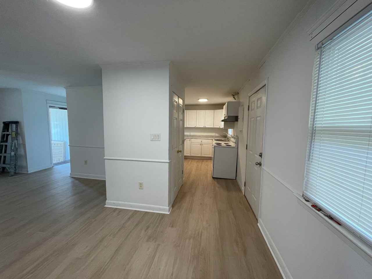 93 Landsdown Dr - Photo 3 of 10