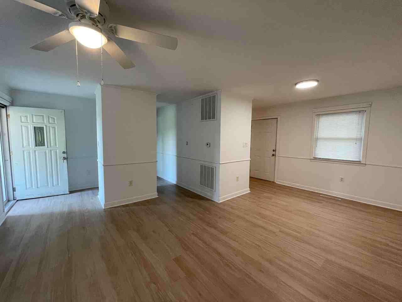 93 Landsdown Dr - Photo 4 of 10