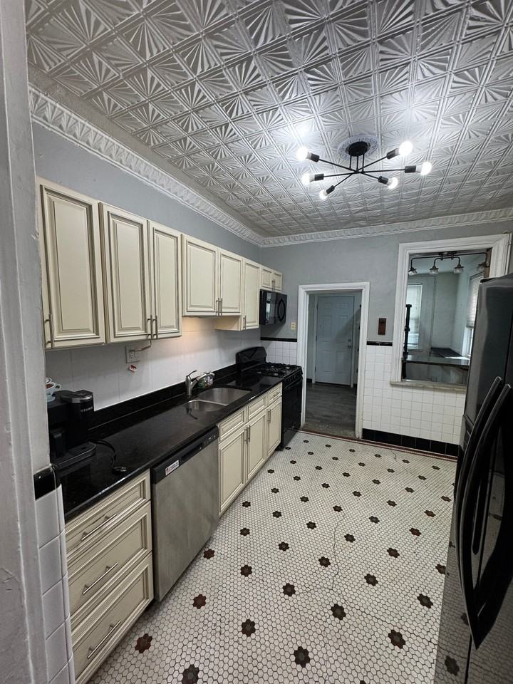 2422 Brown St - Photo 6 of 19