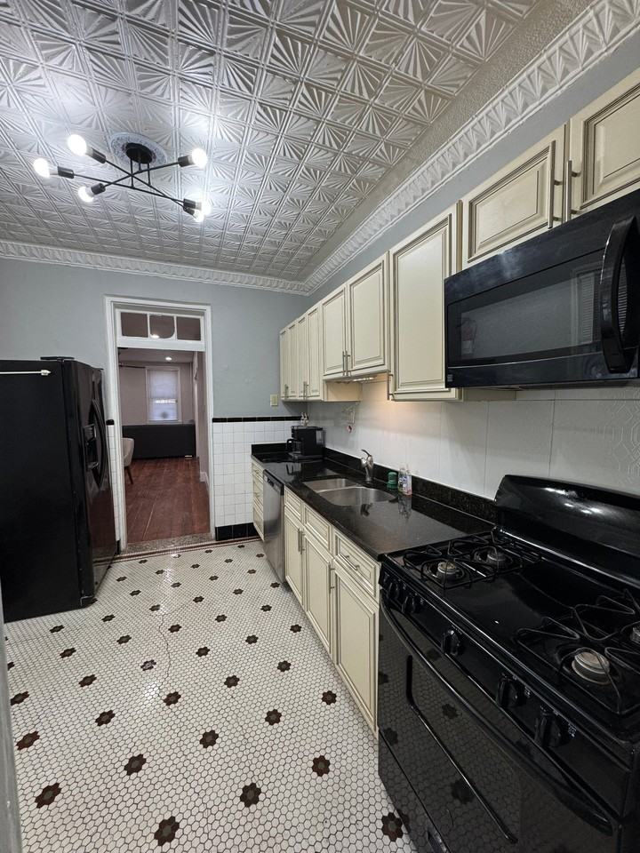 2422 Brown St - Photo 7 of 19