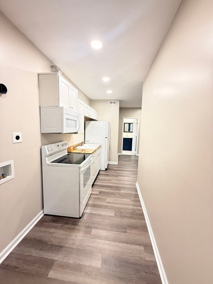 1233 Vincennes St #3 - Photo 3 of 17