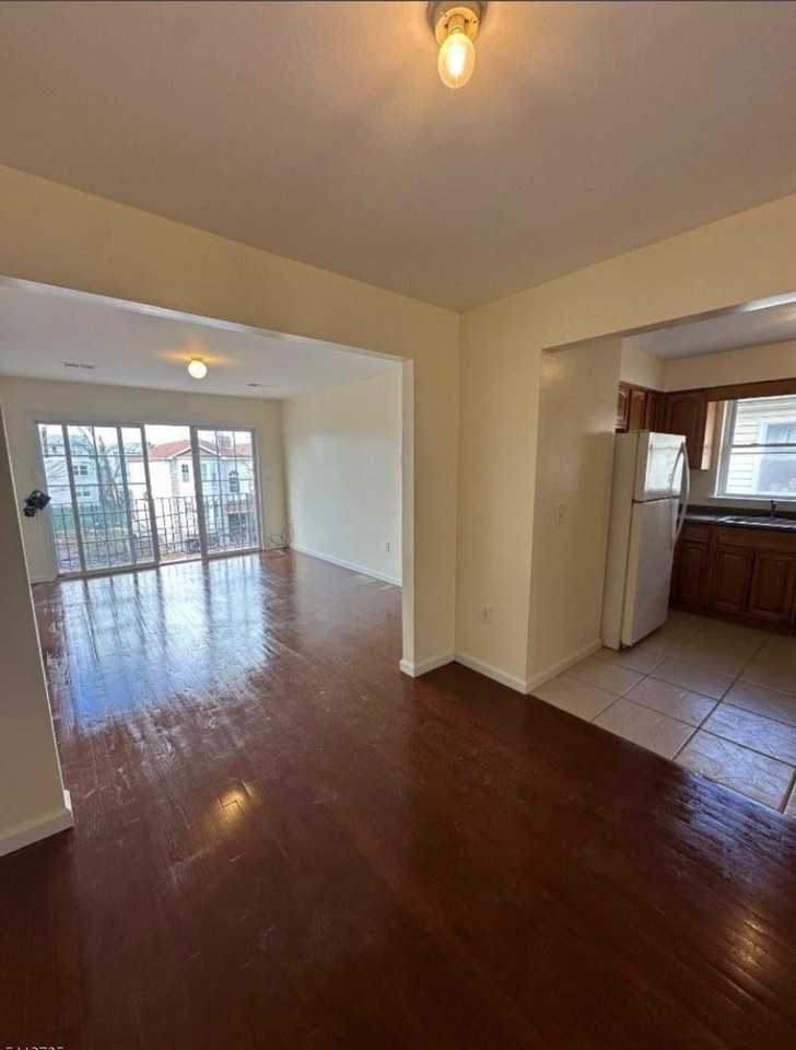 138 22nd St #2 - Photo 4 of 13