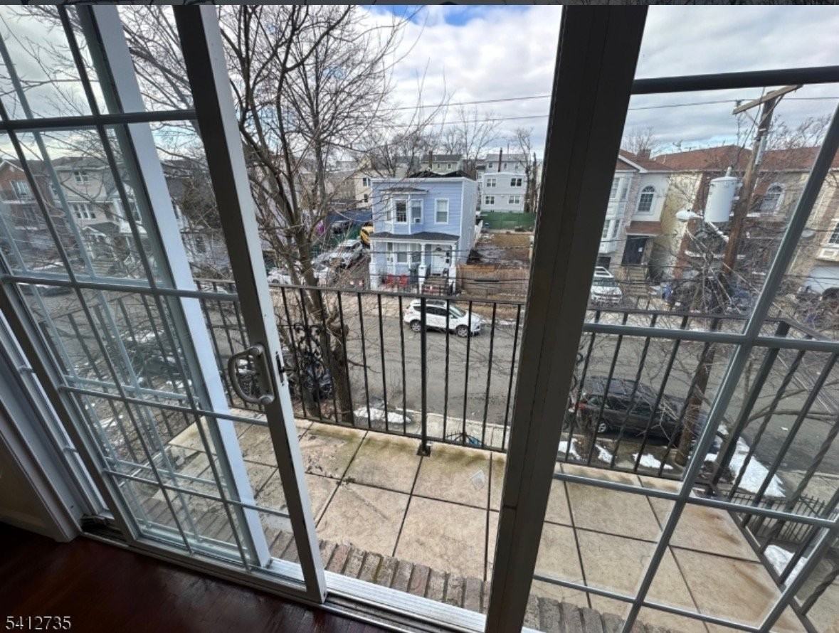 138 22nd St #2 - Photo 5 of 13