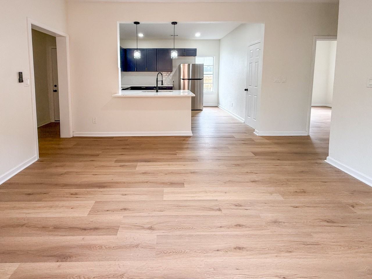 242 Vine St - Photo 4 of 14