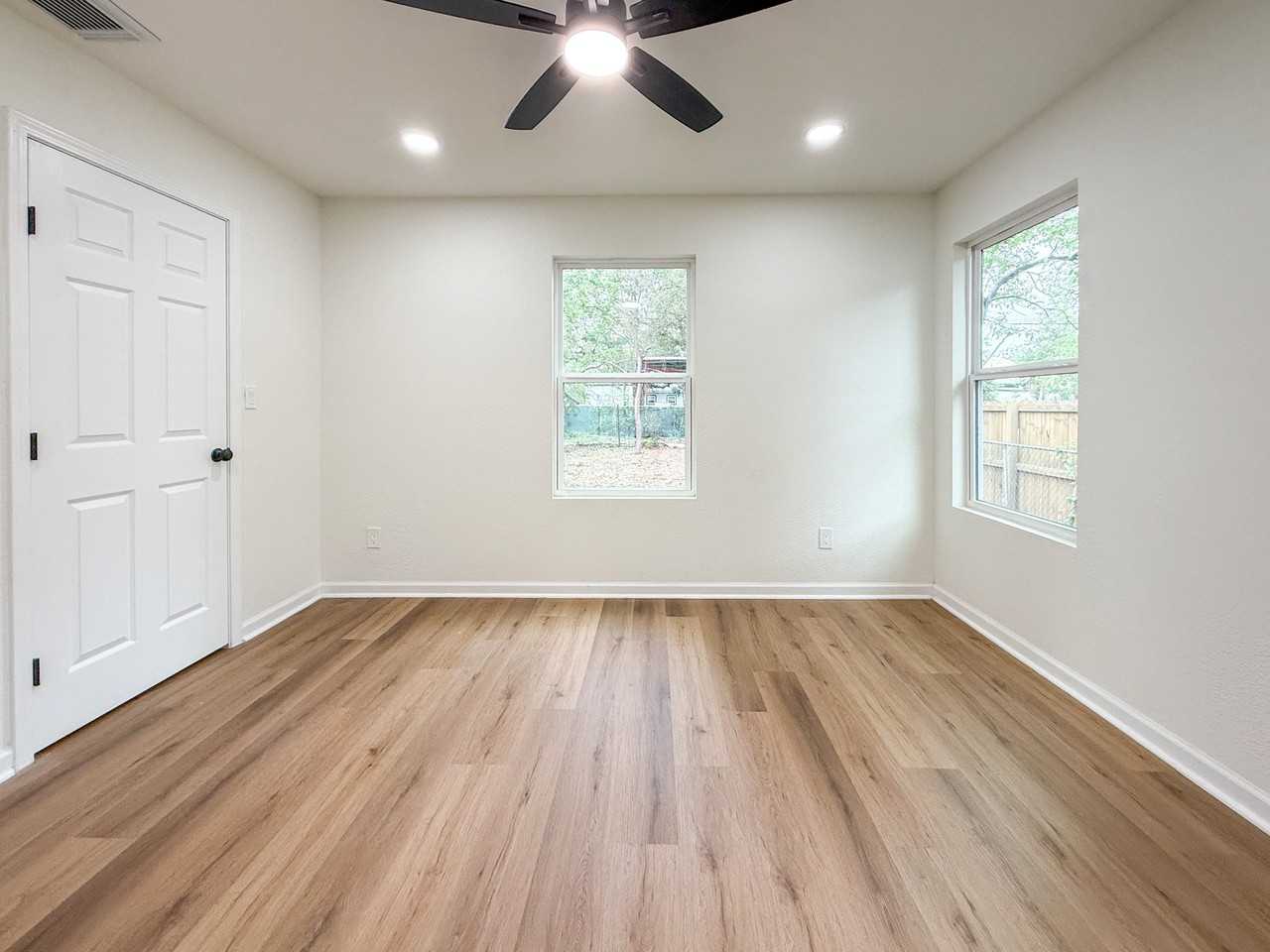 242 Vine St - Photo 7 of 14