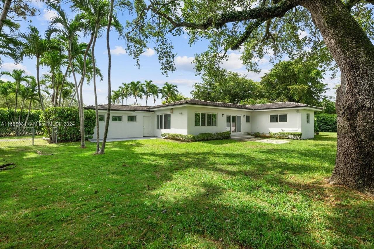 4020 Riviera Dr - Photo 2 of 20