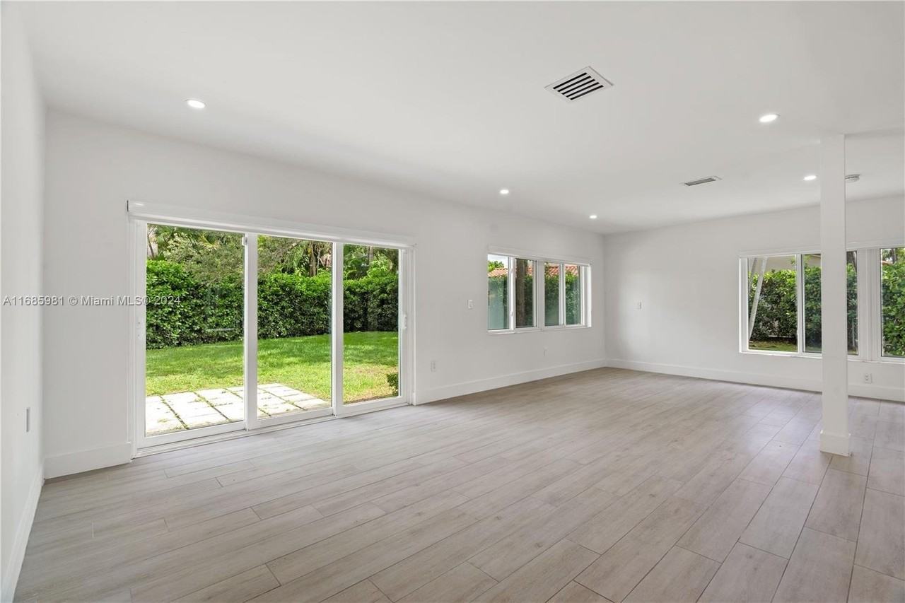 4020 Riviera Dr - Photo 4 of 20