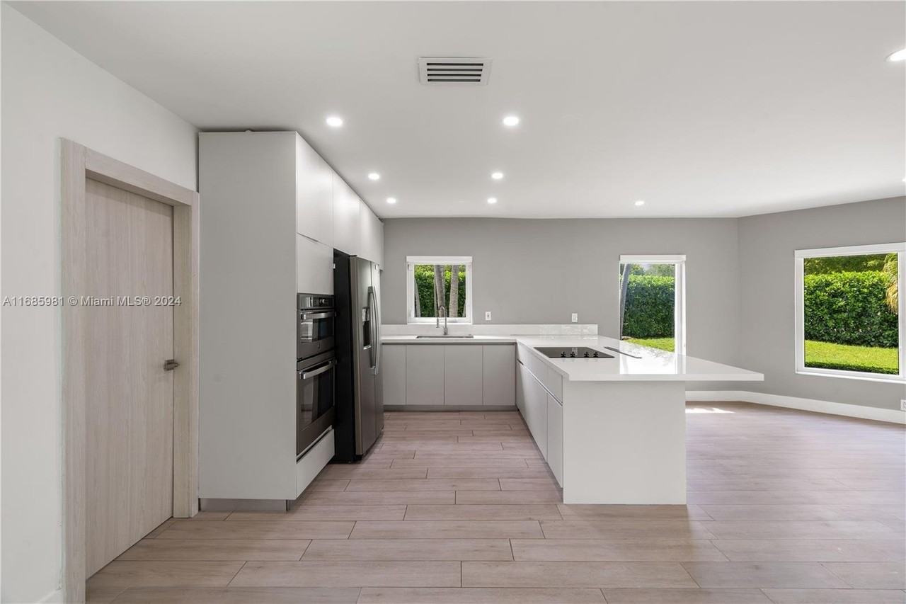 4020 Riviera Dr - Photo 7 of 20