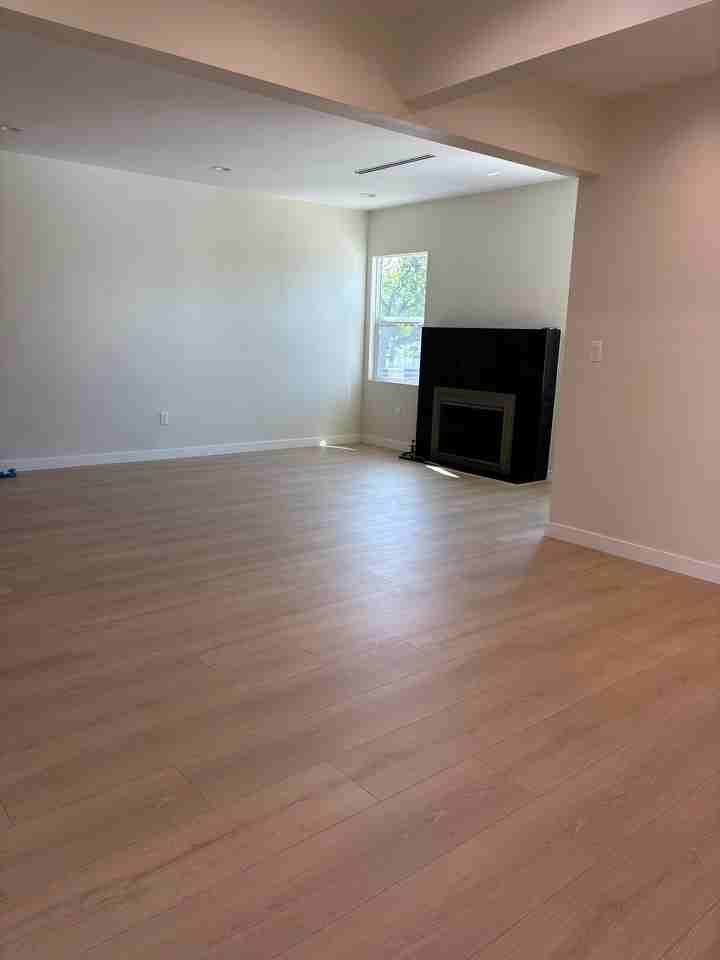 11911 Stagg St - Photo 3 of 20