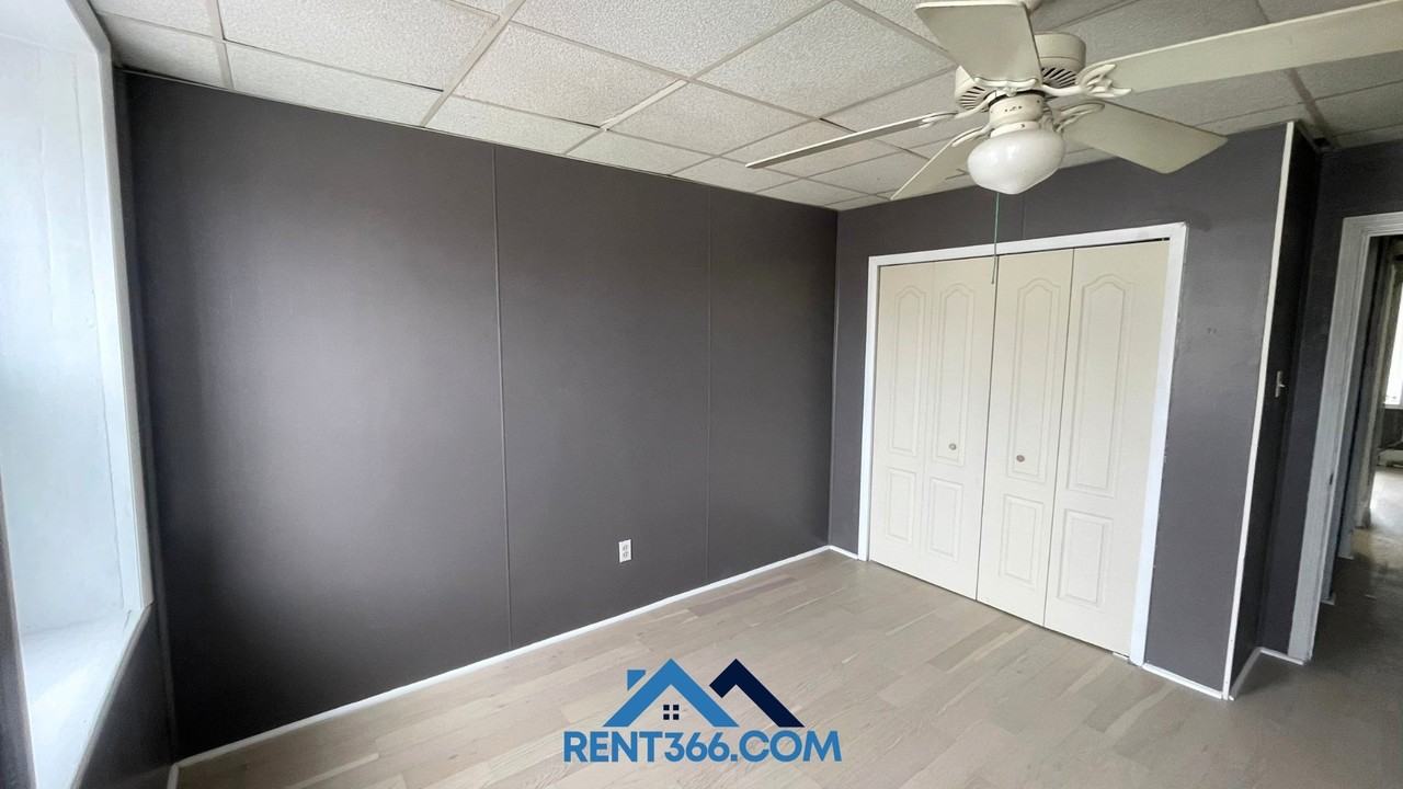 403 E Norwegian St - Photo 2 of 17