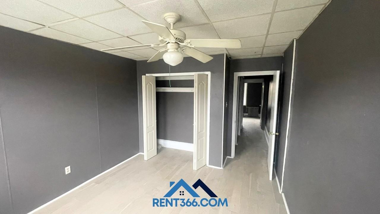 403 E Norwegian St - Photo 3 of 17