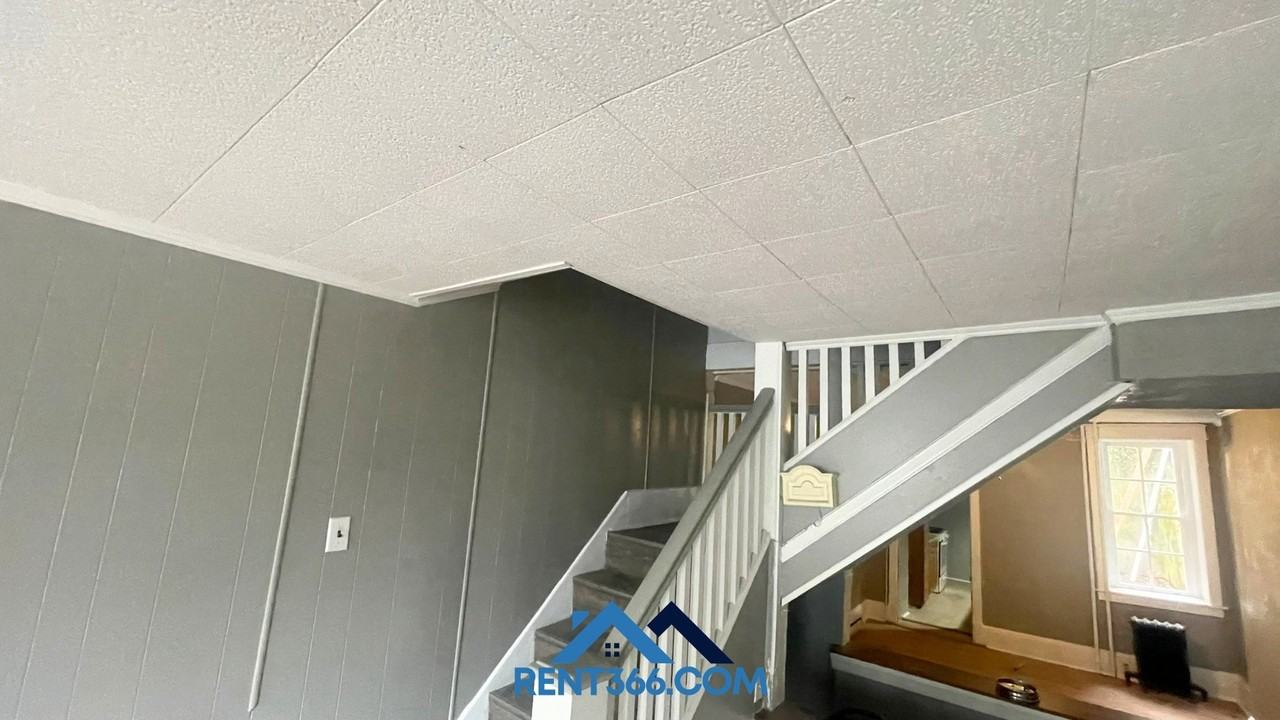 403 E Norwegian St - Photo 4 of 17