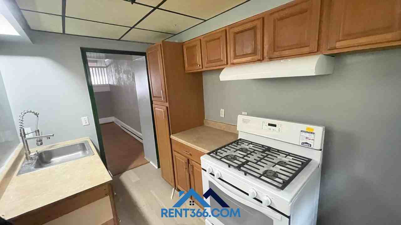 403 E Norwegian St - Photo 7 of 17