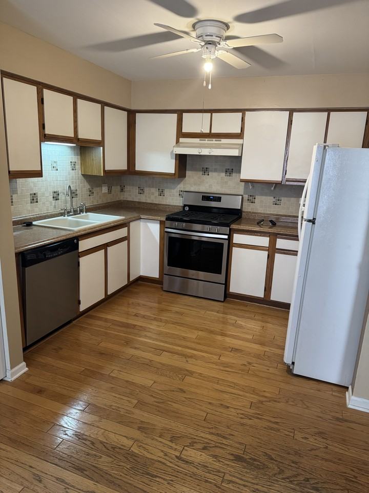 73 Adams Ct #A - Photo 3 of 8