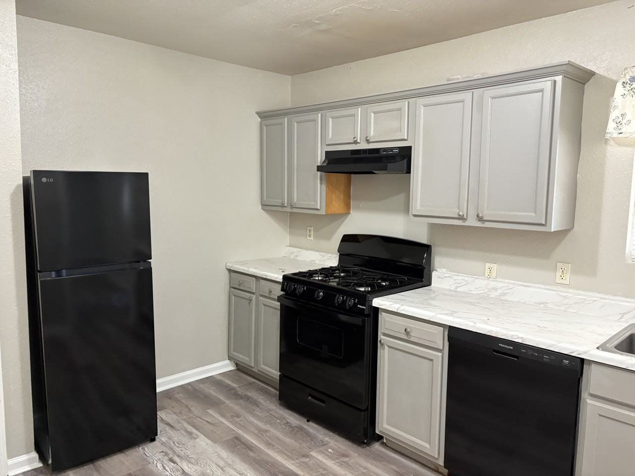 8020 Gus St #8020 - Photo 6 of 12