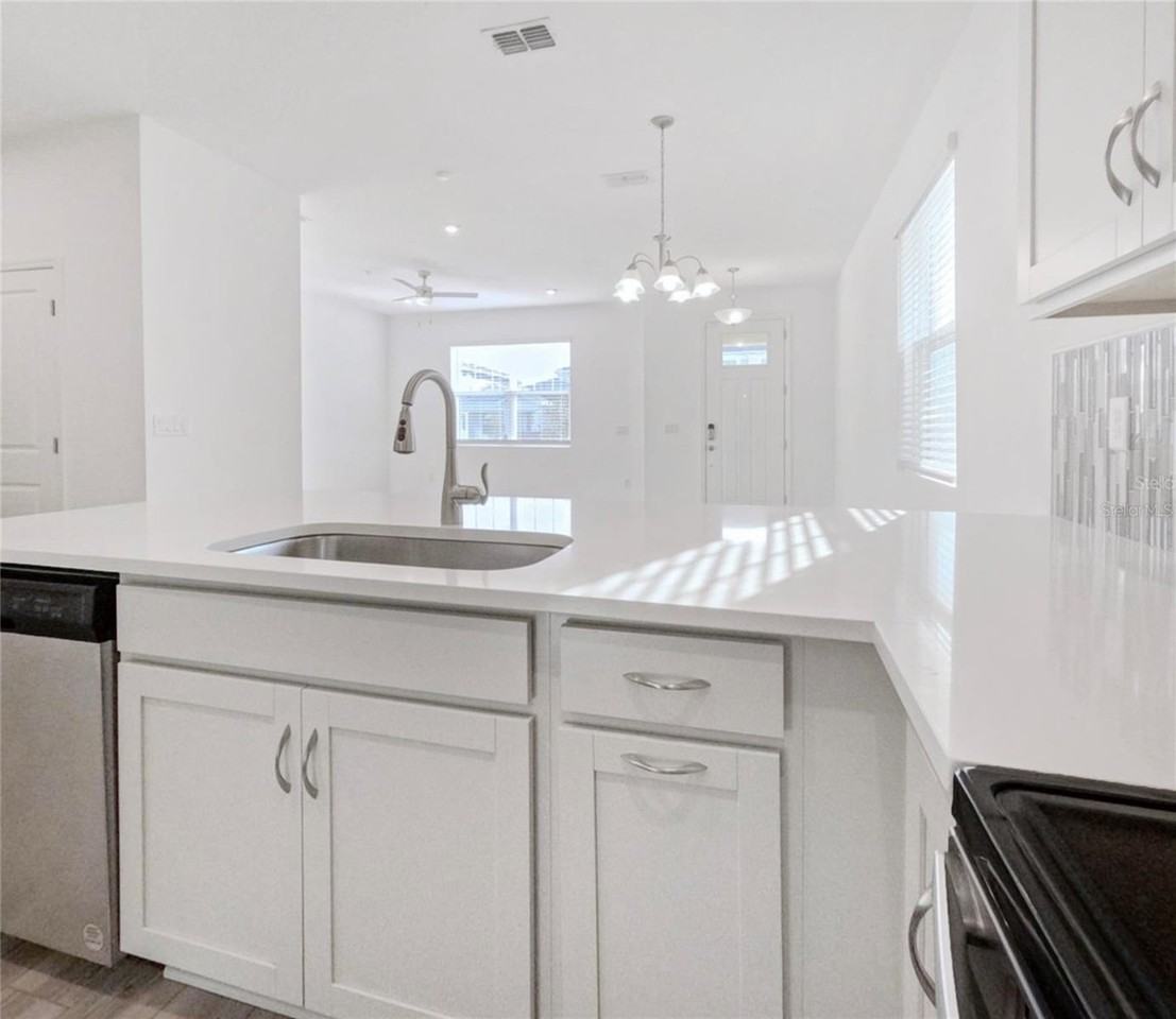 11951 Sunsail Ave - Photo 6 of 29