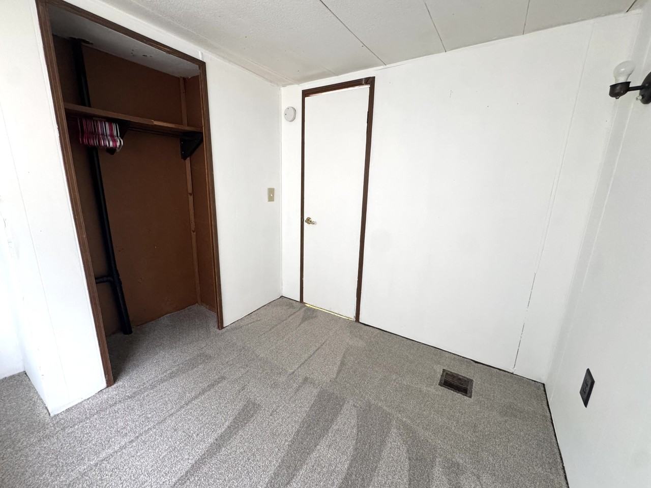 130 E Flint Hills Blvd #17 - Photo 5 of 9