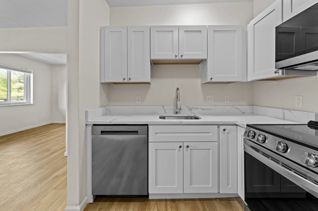 2111 Bellevue Ave - Photo 2 of 5