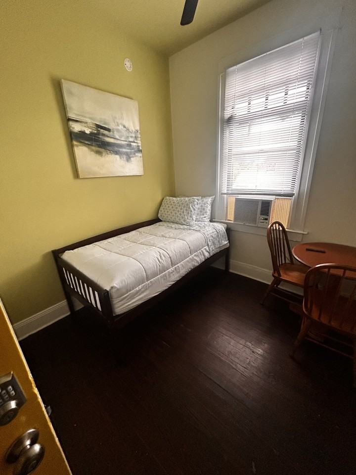 1808 Elysian Fields Ave #11 - Photo 7 of 9