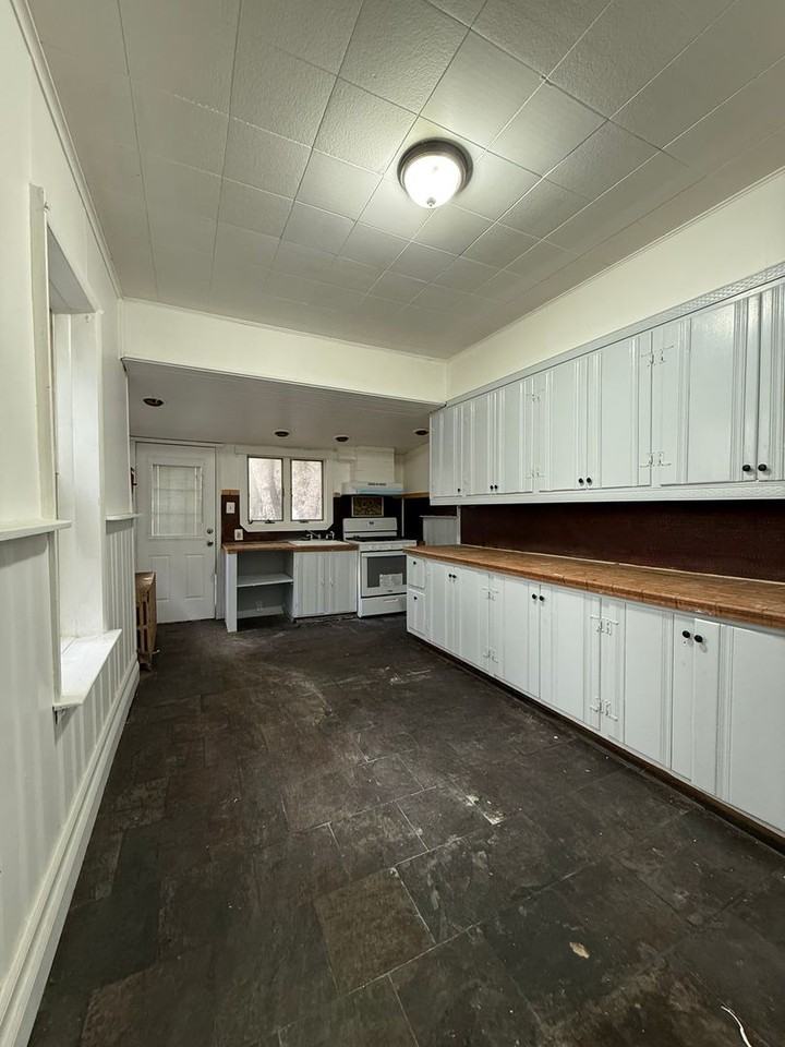 933 Beatty St - Photo 6 of 20