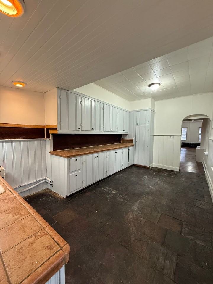 933 Beatty St - Photo 7 of 20