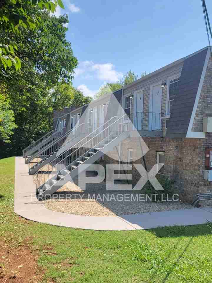 2218 Payne Ave #10 - Photo 5 of 13