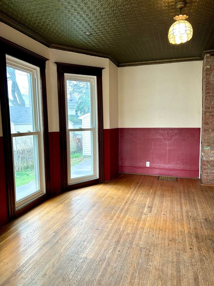 59 Gold St - Photo 4 of 18