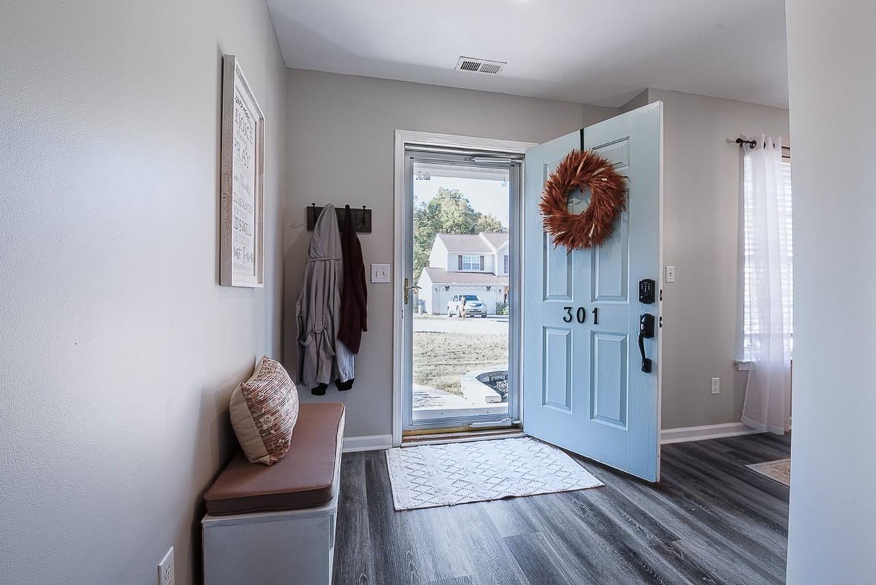 301 Garfield Ln - Photo 3 of 29