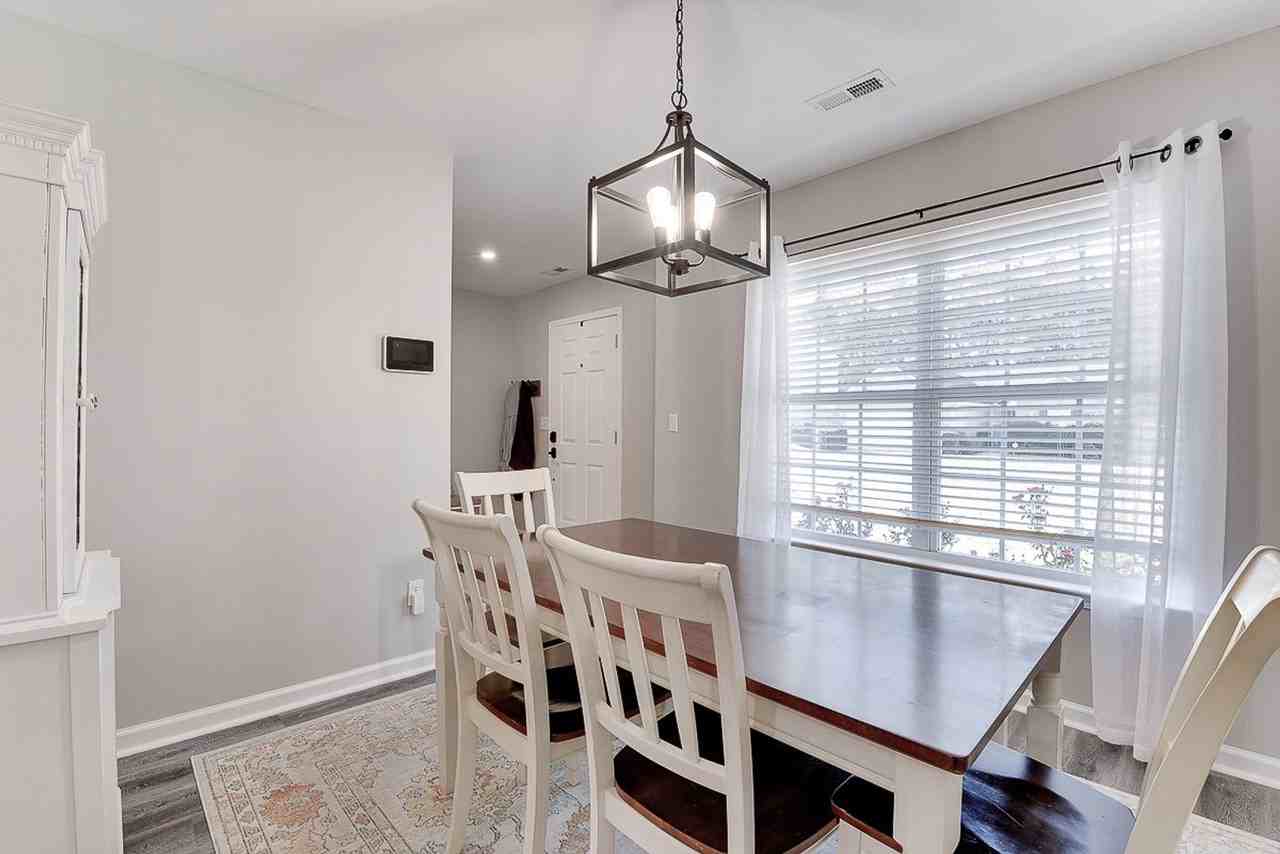 301 Garfield Ln - Photo 6 of 29