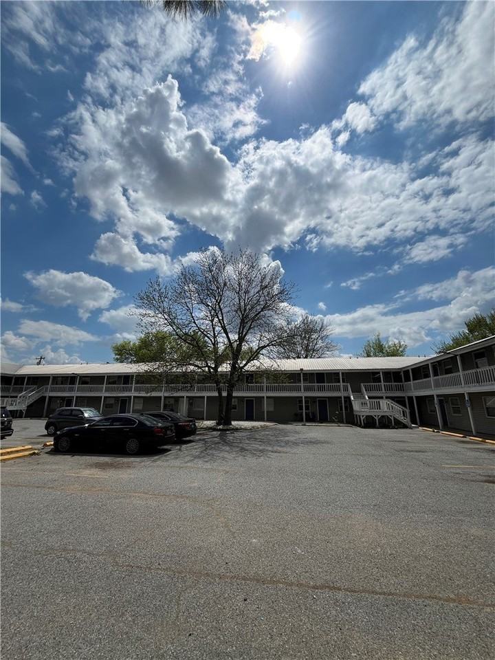 1701 N Lewis Ave #26 - Photo 2 of 3