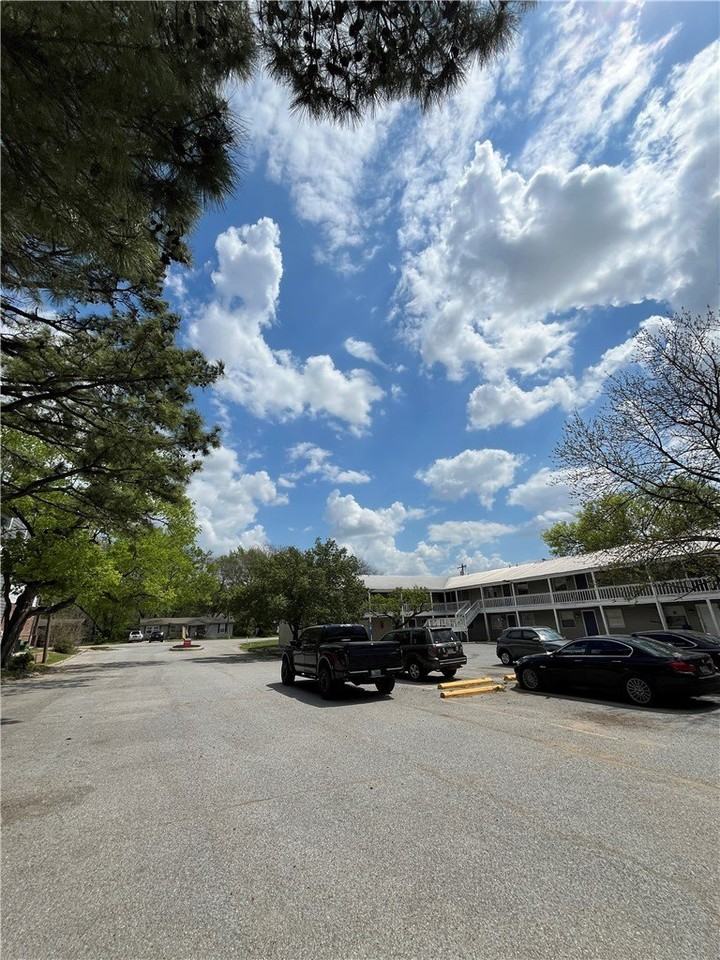 1701 N Lewis Ave #26 - Photo 3 of 3