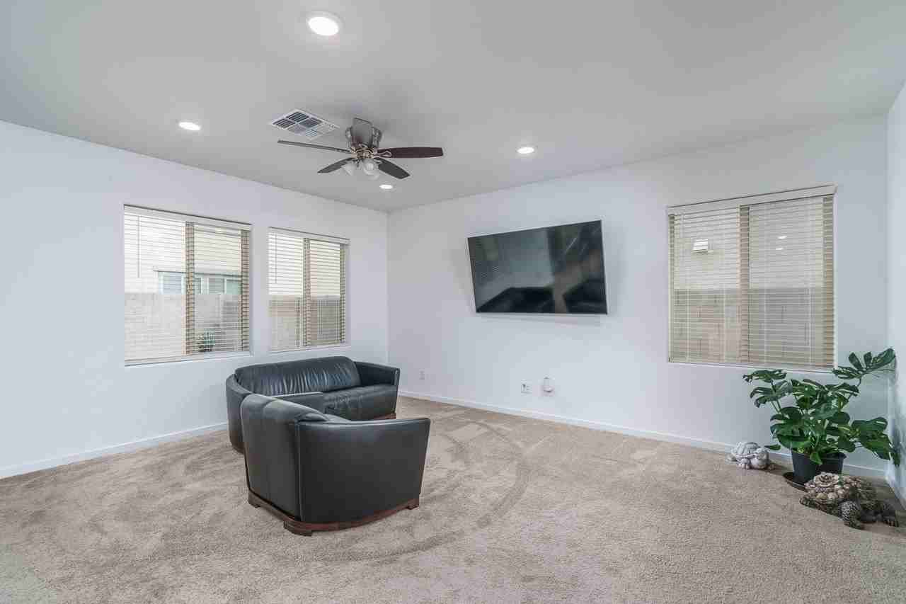 2019 N Marketside Ave - Photo 5 of 41